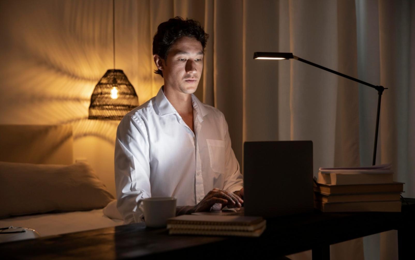 Teilnehmende arbeiten gemeinsam an Finanzplänen und Budgetstrategien